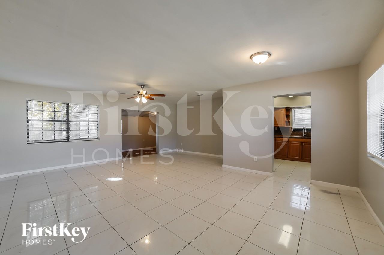 19100 Nw 12th Ave - Photo 4 of 17