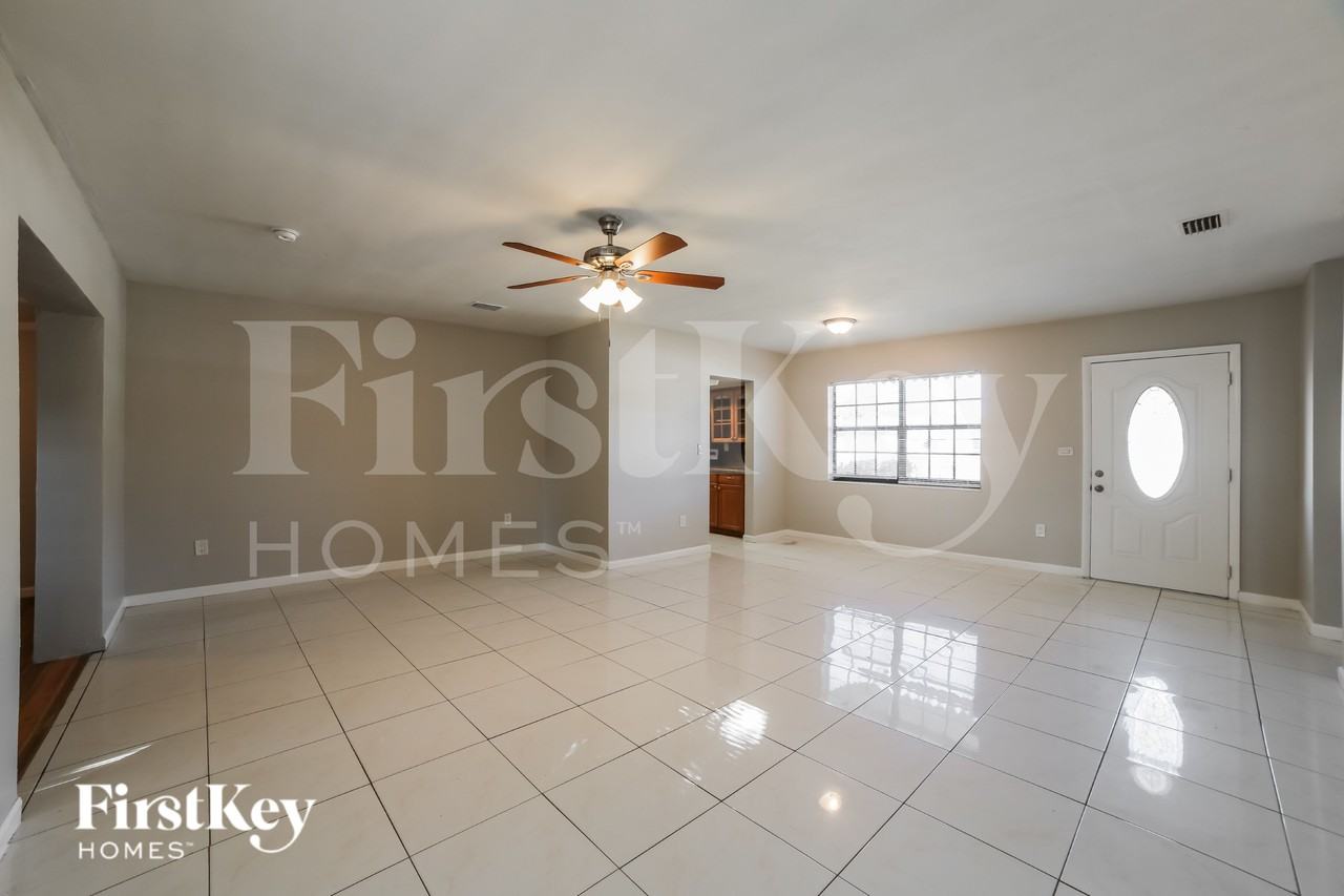 19100 Nw 12th Ave - Photo 5 of 17