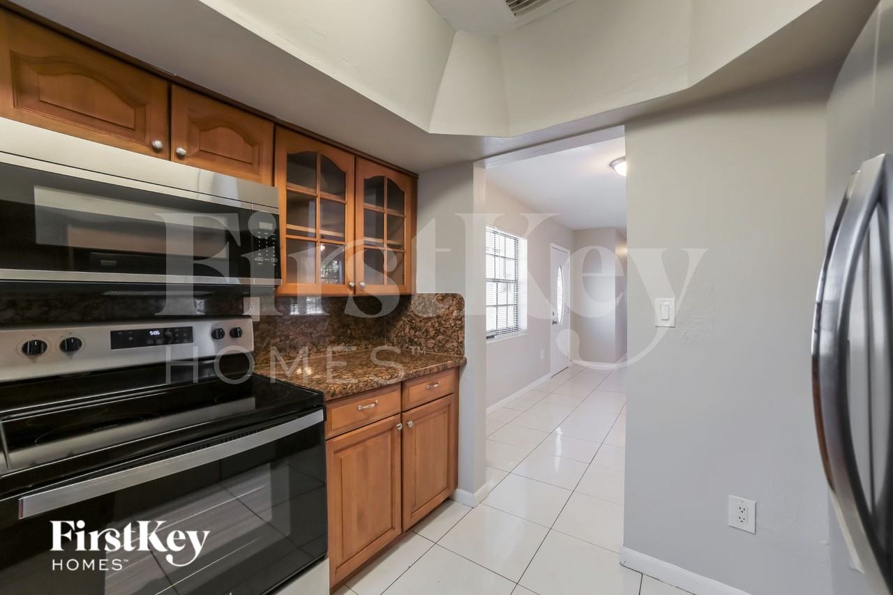 19100 Nw 12th Ave - Photo 7 of 17