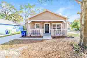 featured image of 1501 E Chelsea St