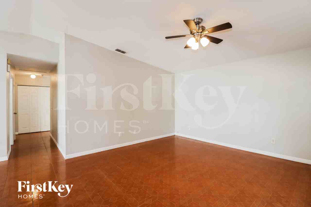 1501 E Chelsea St - Photo 5 of 17
