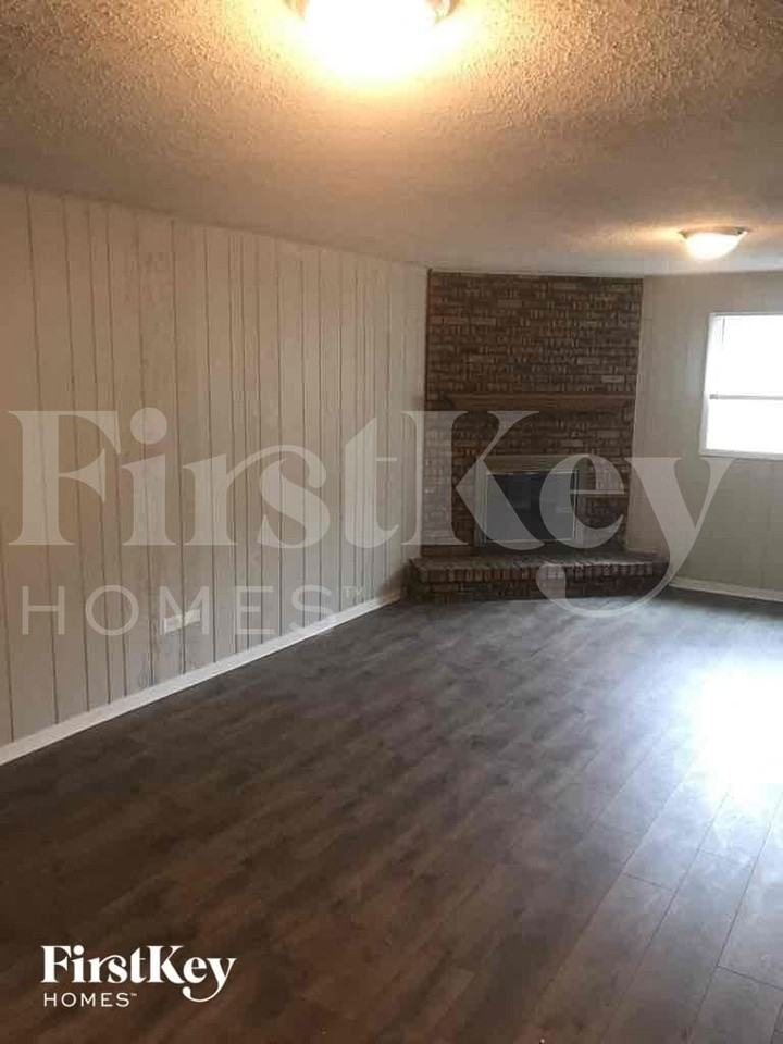 135 Boulder Ct - Photo 2 of 15