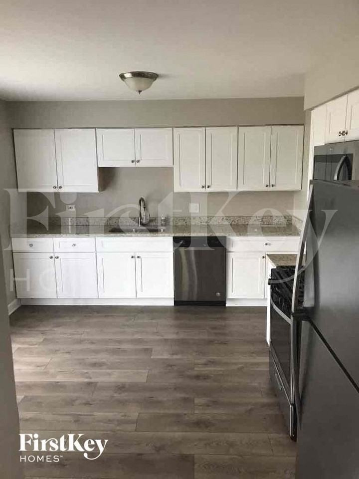135 Boulder Ct - Photo 3 of 15