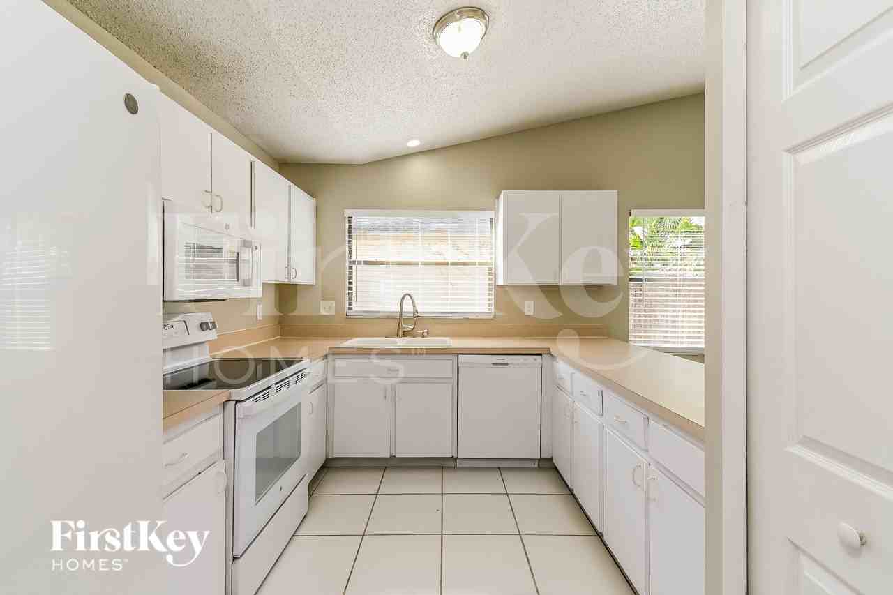 1310 Keel Pl - Photo 4 of 17