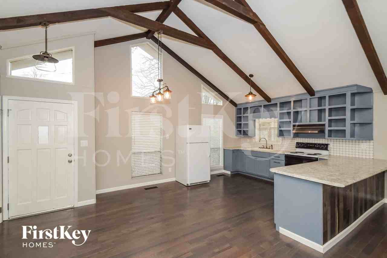 1220 Westridge Ln - Photo 3 of 15