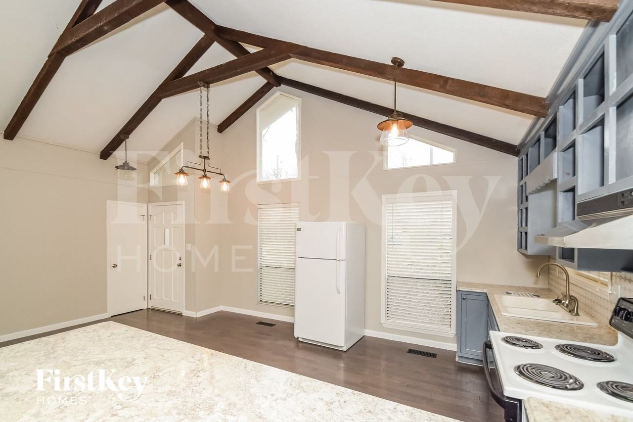 1220 Westridge Ln - Photo 5 of 15