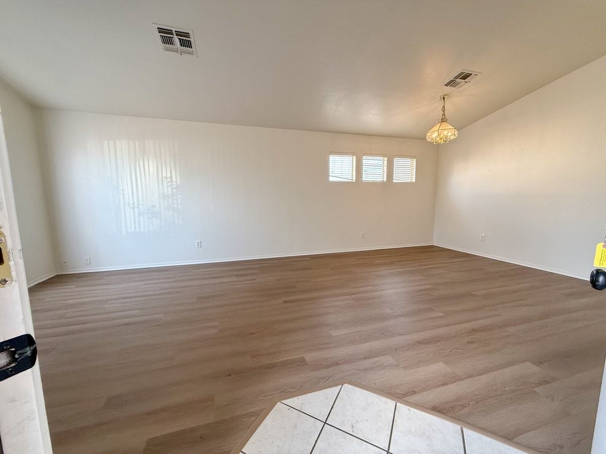 11171 W Griswold Rd - Photo 7 of 31