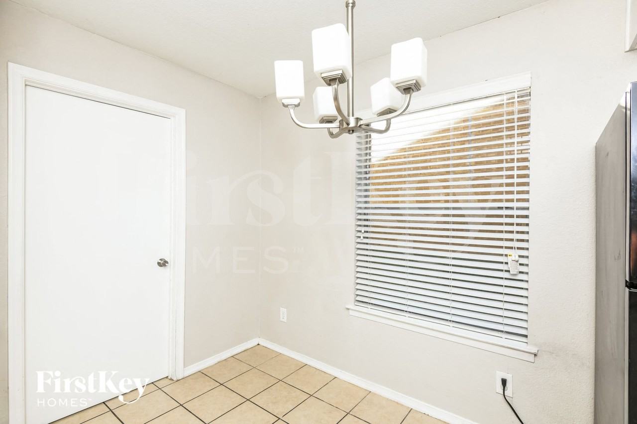 1003 Belemeade St - Photo 5 of 16
