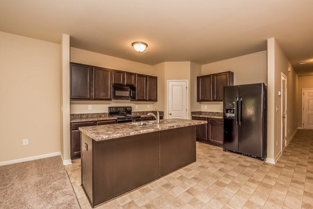 252 Stillwood Dr - Photo 5 of 13