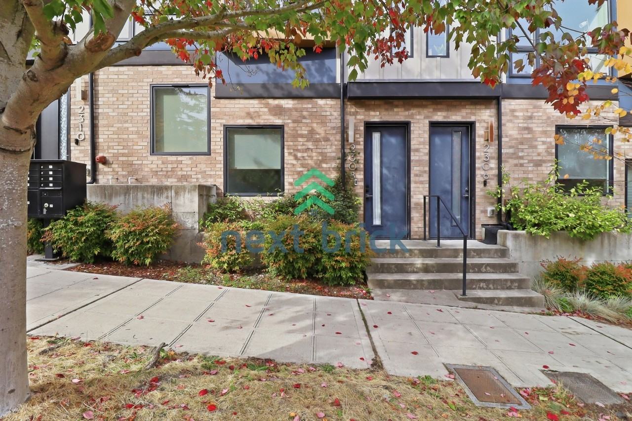 2308 W Newton St - Photo 2 of 28