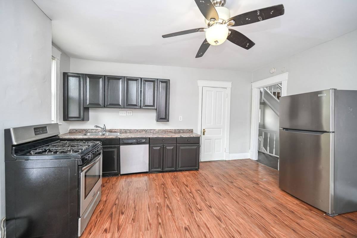 619 Straight St - Photo 2 of 17