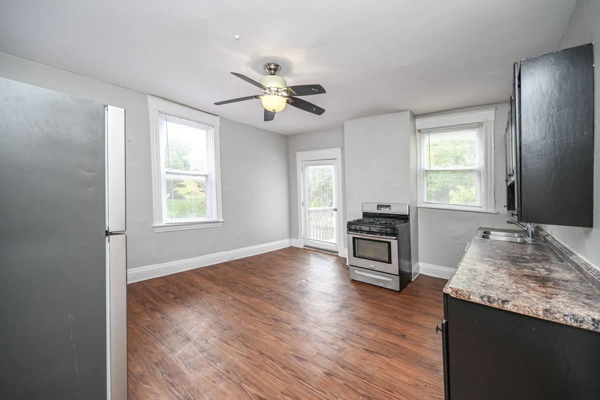 619 Straight St - Photo 3 of 17
