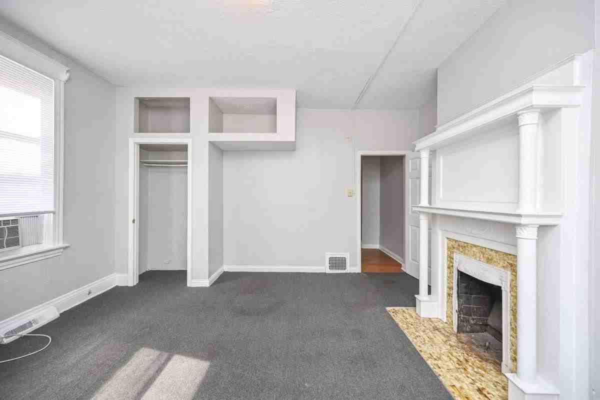 619 Straight St - Photo 6 of 17