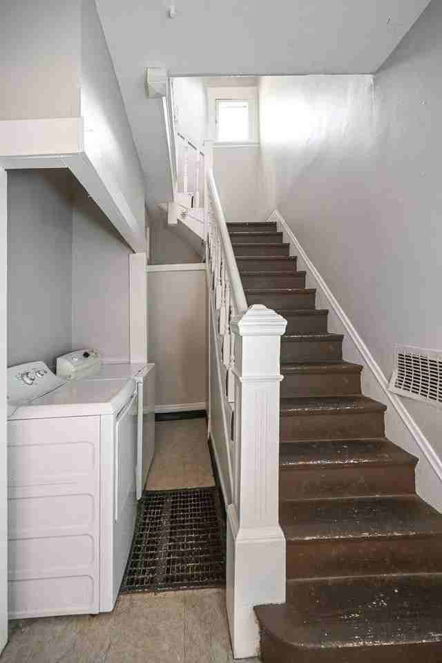 619 Straight St - Photo 7 of 17