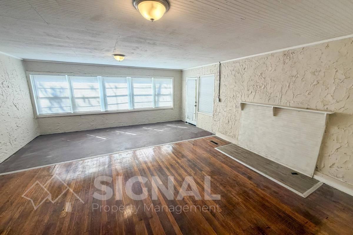 1300 8th Ave - Photo 3 of 20
