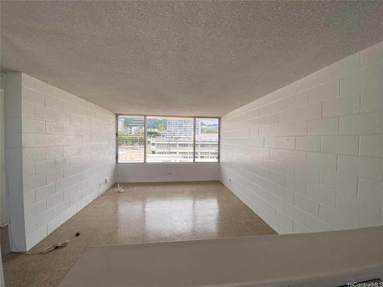 1403 Makiki St #B402 - Photo 3 of 9