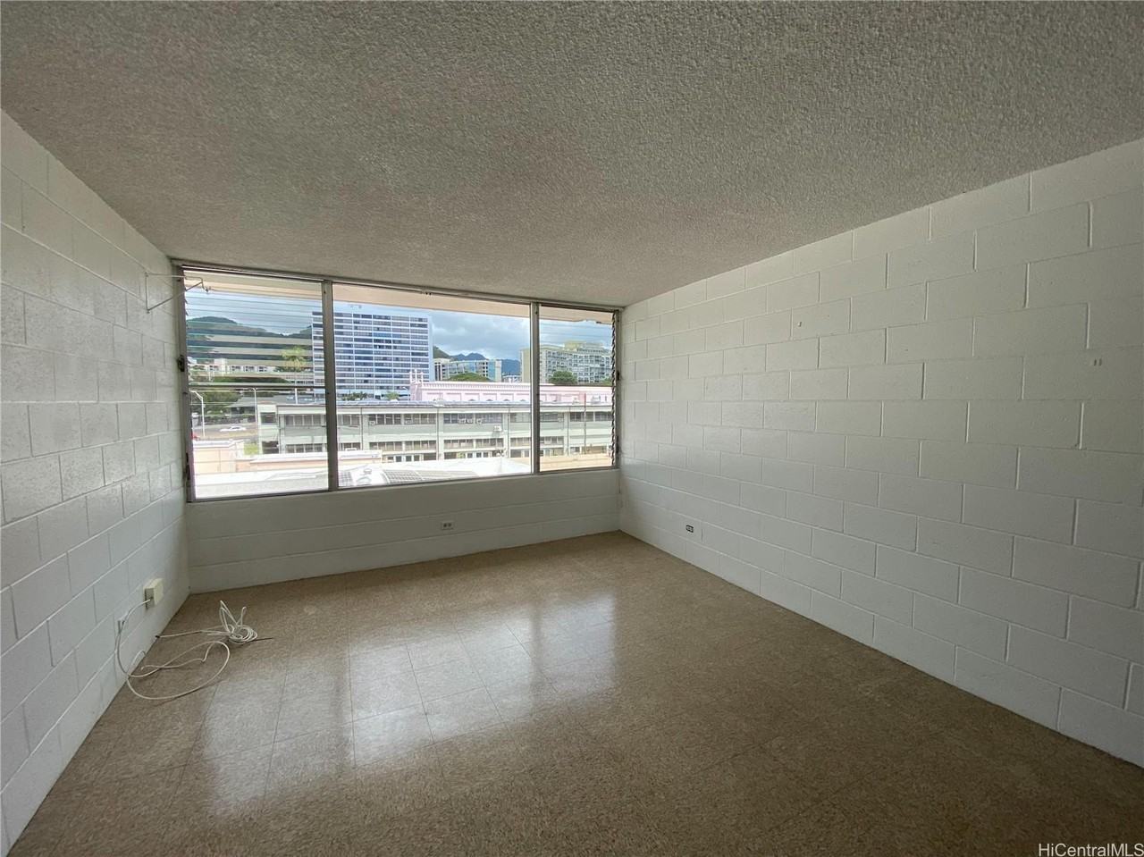 1403 Makiki St #B402 - Photo 4 of 9