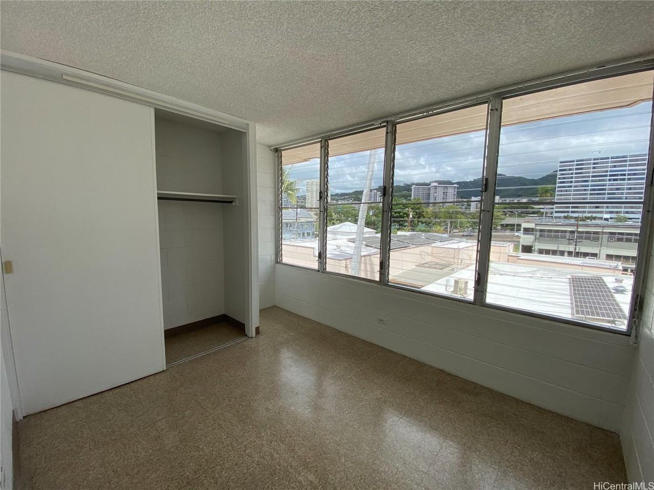 1403 Makiki St #B402 - Photo 5 of 9