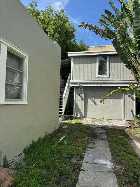 429 Ardmore Rd #B - Photo 2 of 10