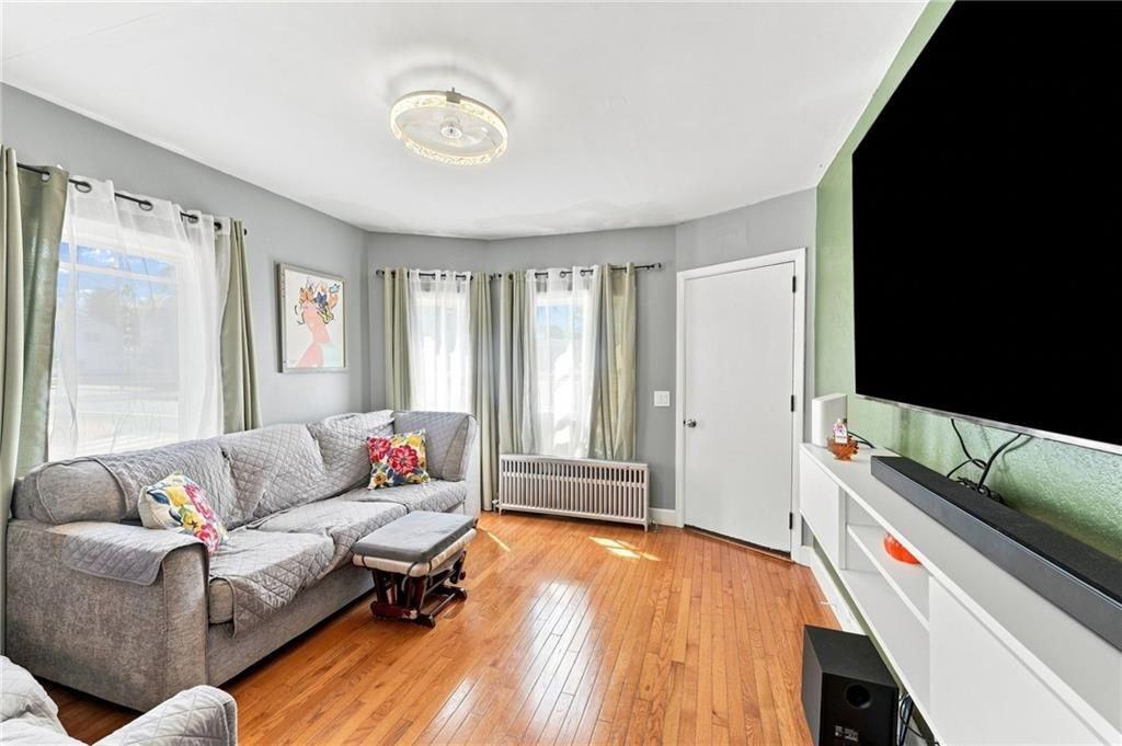 353 Smithfield Ave - Photo 2 of 12