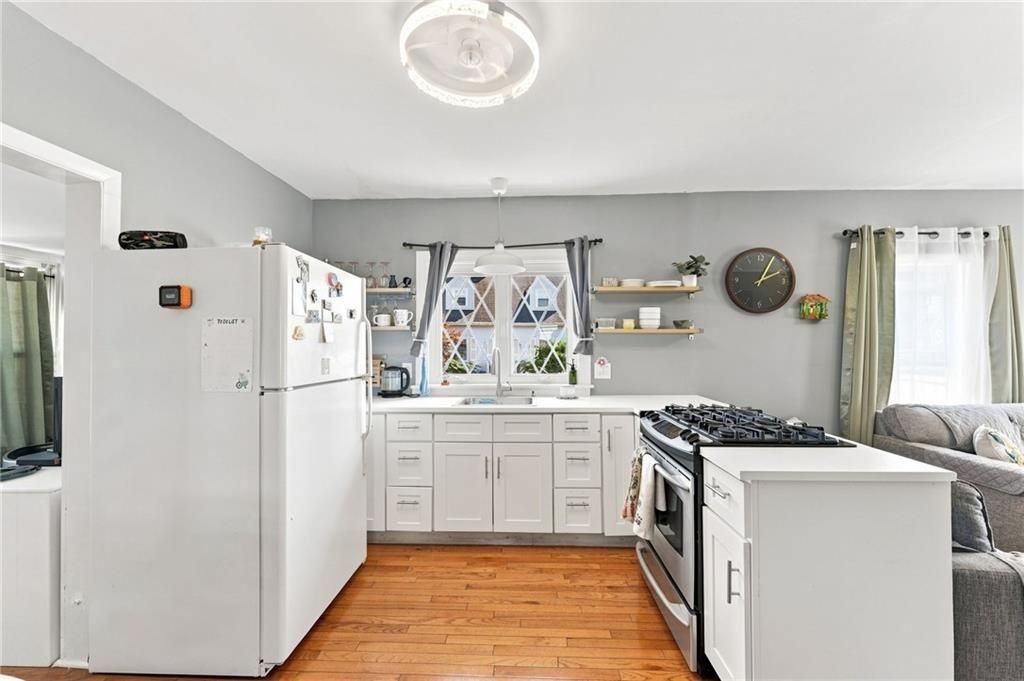 353 Smithfield Ave - Photo 4 of 12