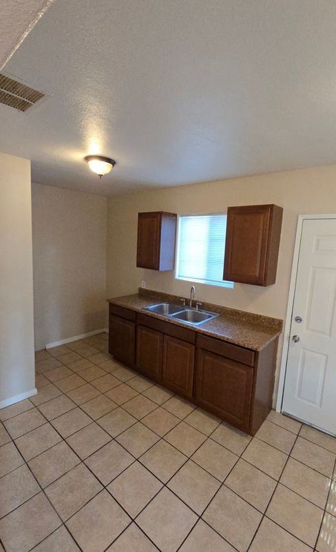 8642 Bennett Ave - Photo 4 of 10