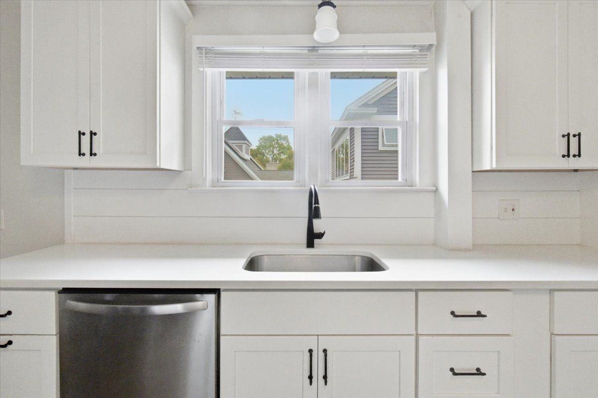 21 Granite St - Photo 3 of 20