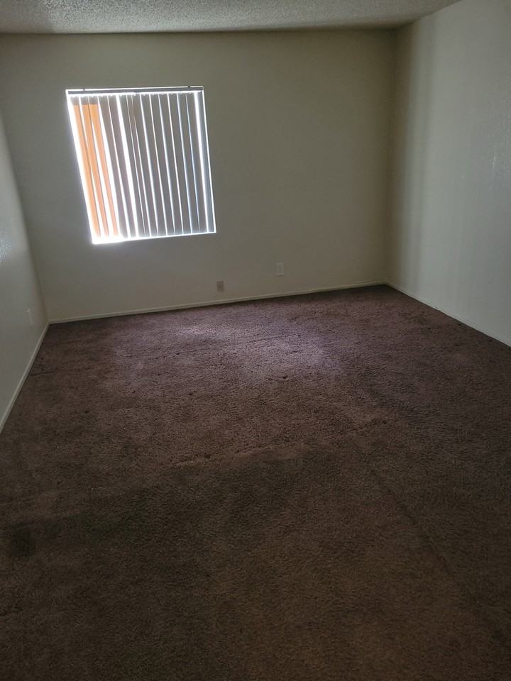 12215 Graham St #27 - Photo 7 of 10
