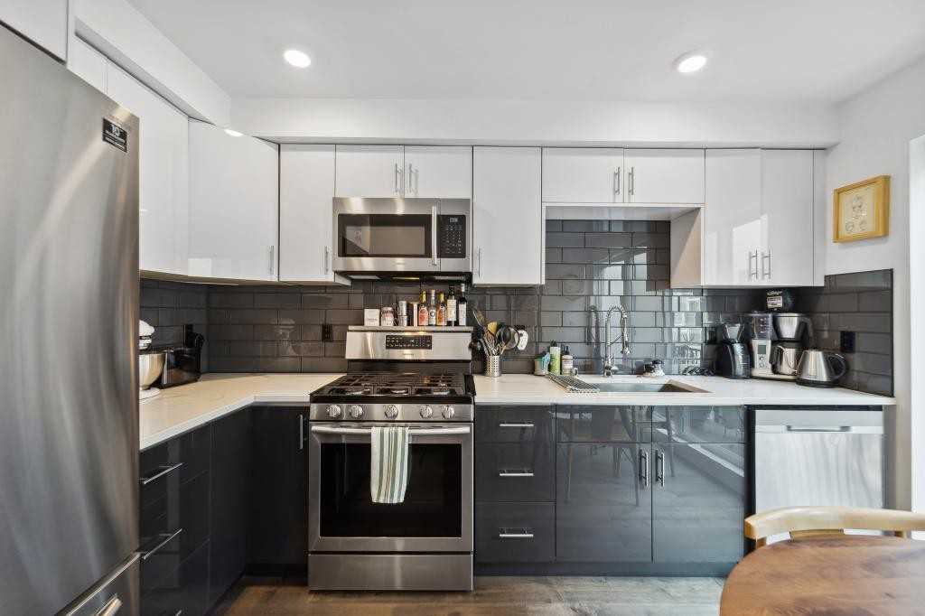 3935 S Brandon St #E - Photo 4 of 33