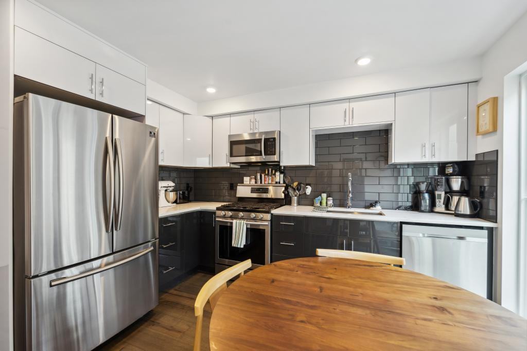3935 S Brandon St #E - Photo 6 of 33