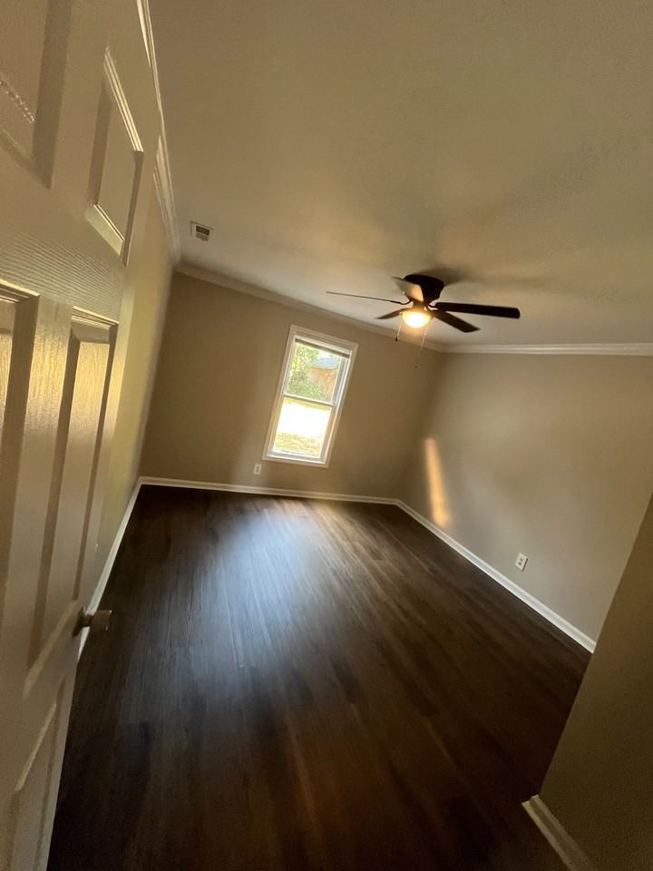 209 E Elm St #NA - Photo 7 of 13