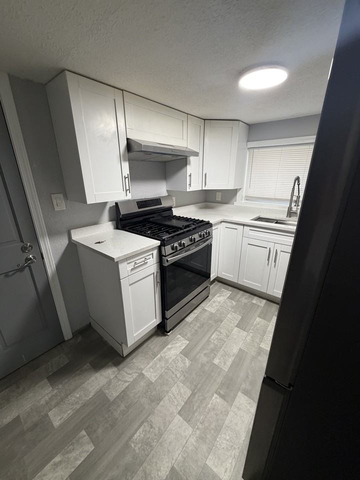 5136 W George St - Photo 5 of 12