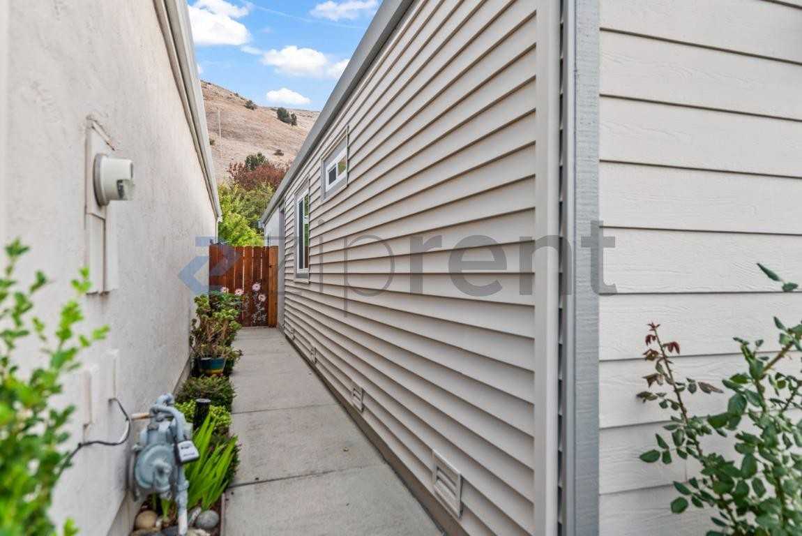 376 Brookmere Dr - Photo 4 of 38