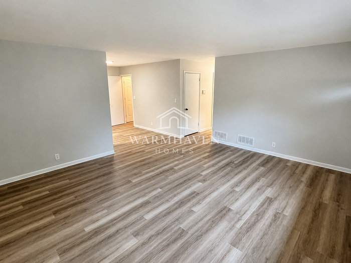 1273 Barcelona Dr - Photo 3 of 16
