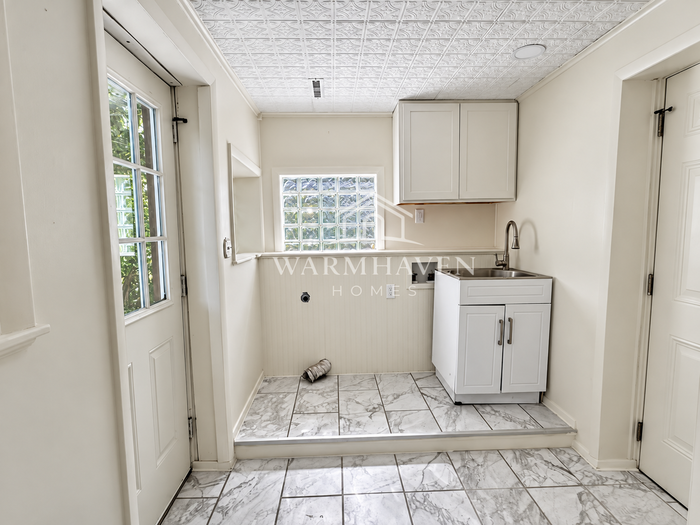 3679 Sanford Ave - Photo 6 of 21