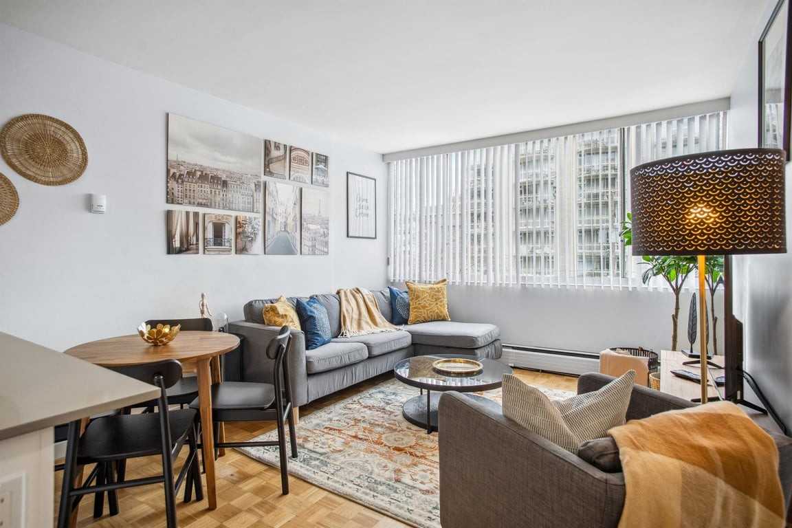 1260 Harwood St · 00218