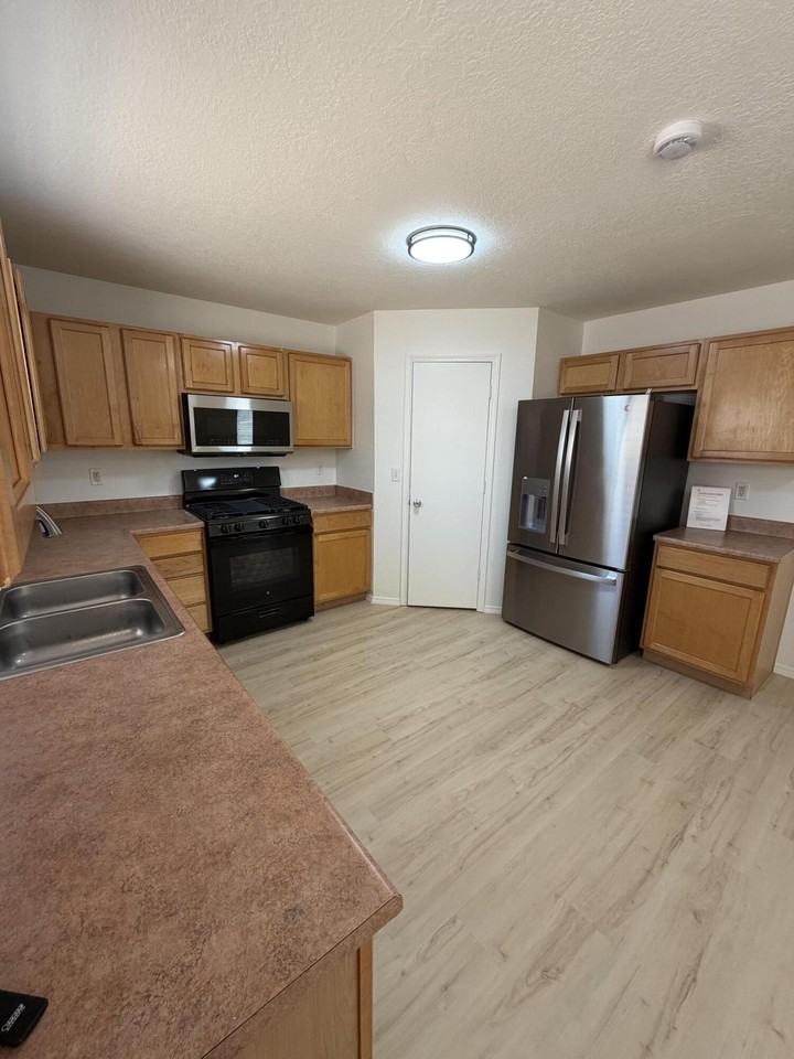 515 Deschutes St Se - Photo 5 of 19