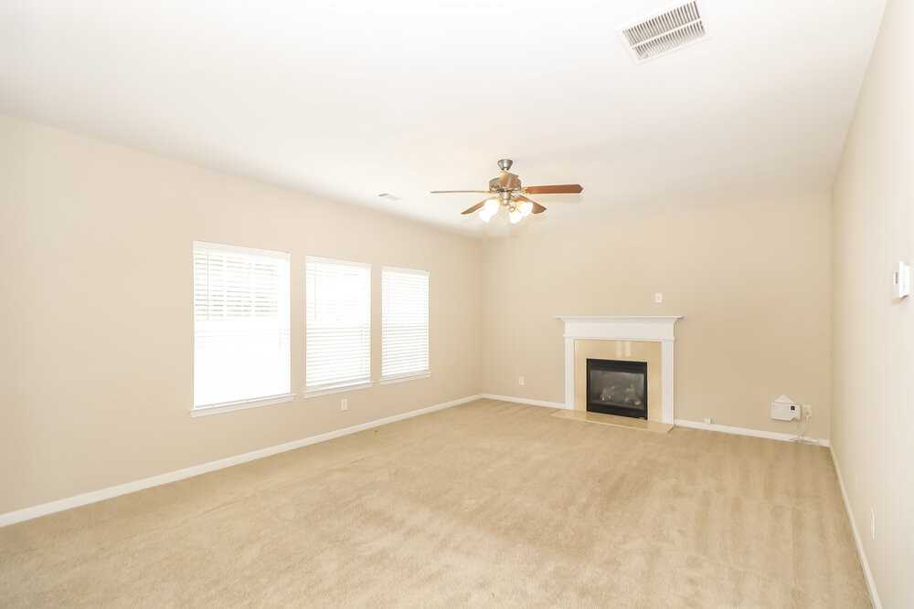 2115 Mina Lane Dr - Photo 3 of 17