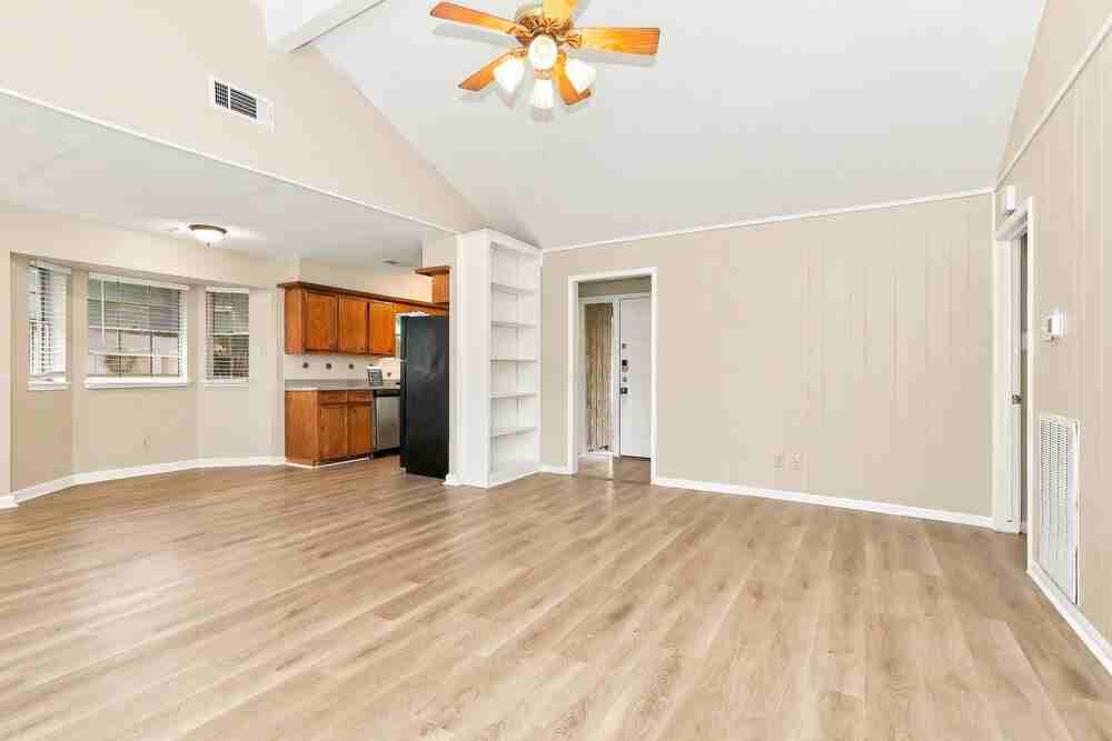 4714 Glendower Dr - Photo 4 of 16