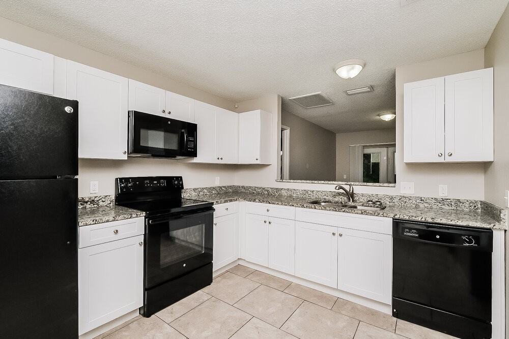 13012 Woodward Dr - Photo 6 of 16