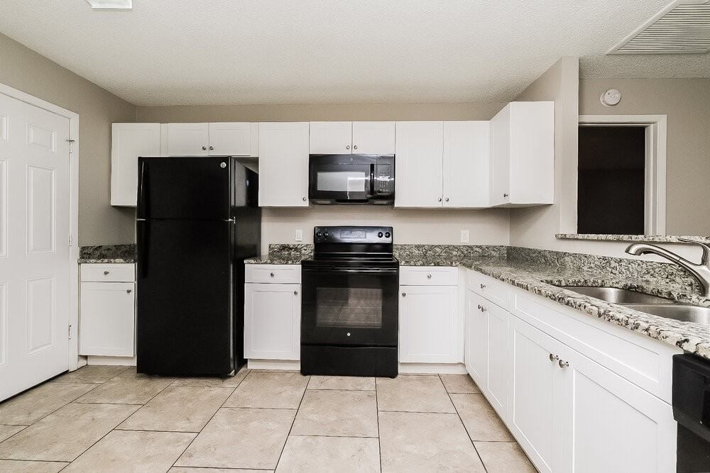 13012 Woodward Dr - Photo 7 of 16