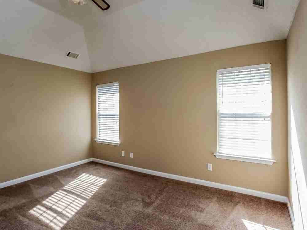 150 Oakridge Dr - Photo 7 of 13
