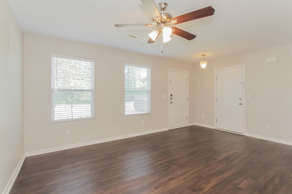 832 Sherman St - Photo 7 of 17