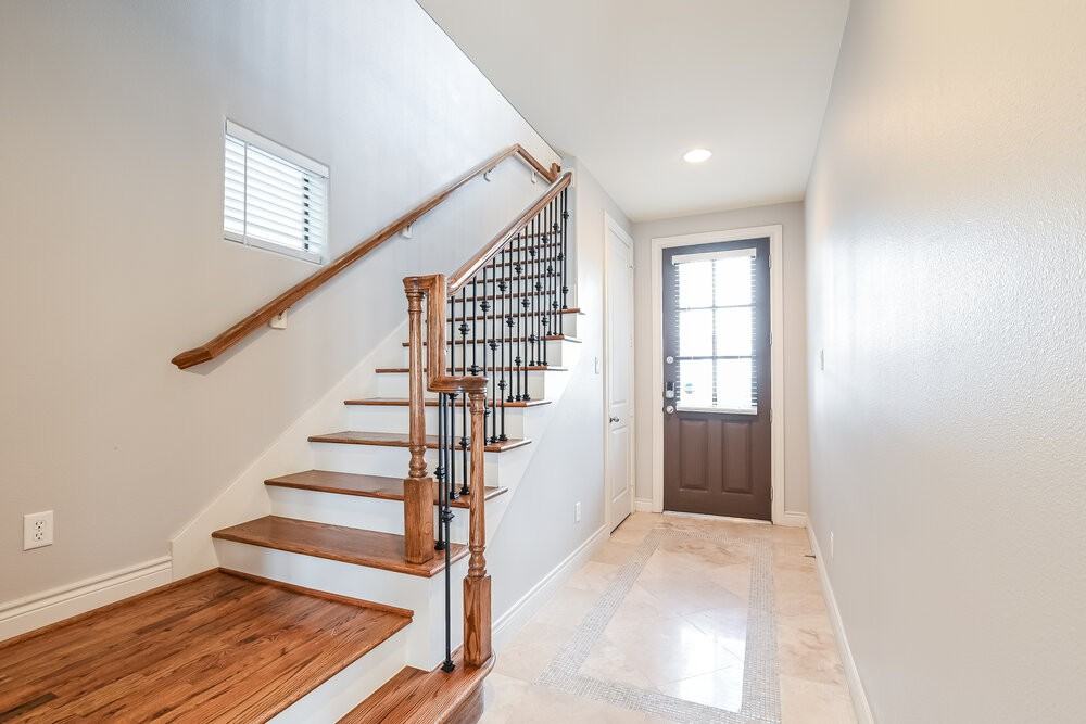 9601 Pemberton Crescent Dr - Photo 5 of 18