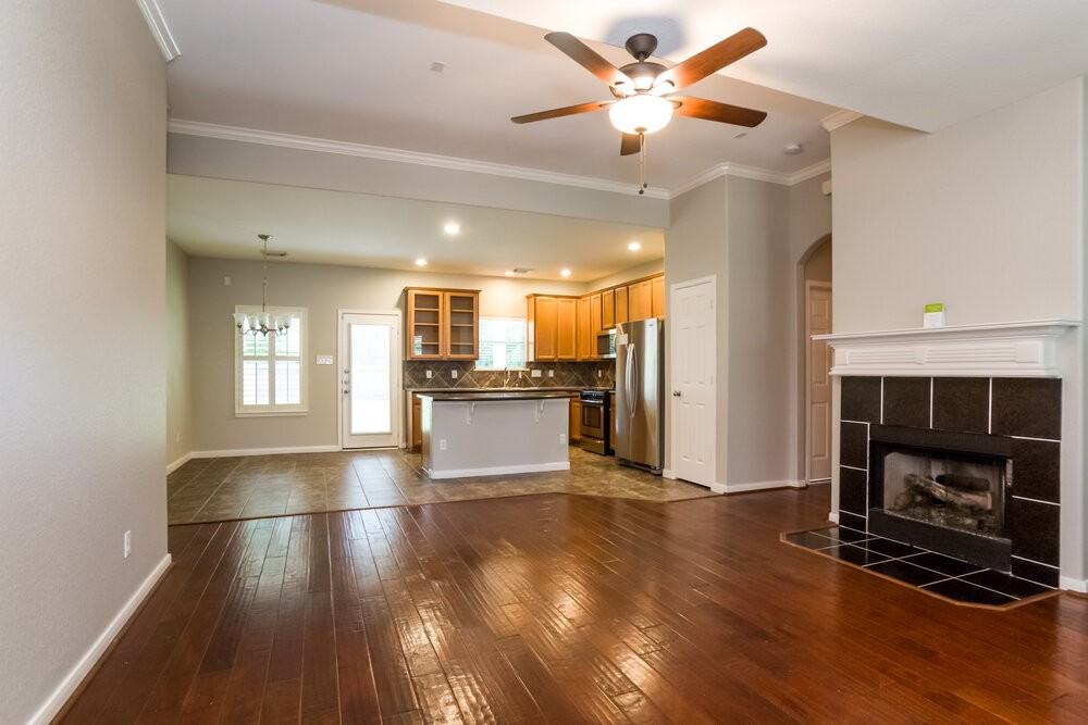 10719 Longleaf Dr - Photo 2 of 14