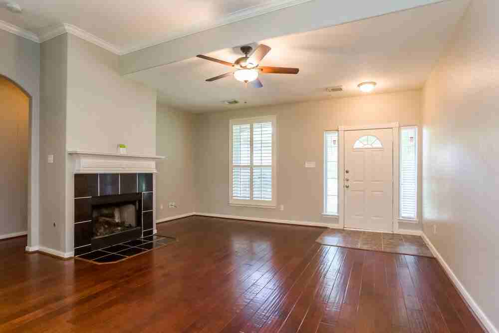 10719 Longleaf Dr - Photo 3 of 14