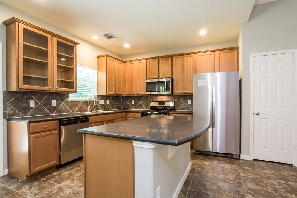 10719 Longleaf Dr - Photo 5 of 14