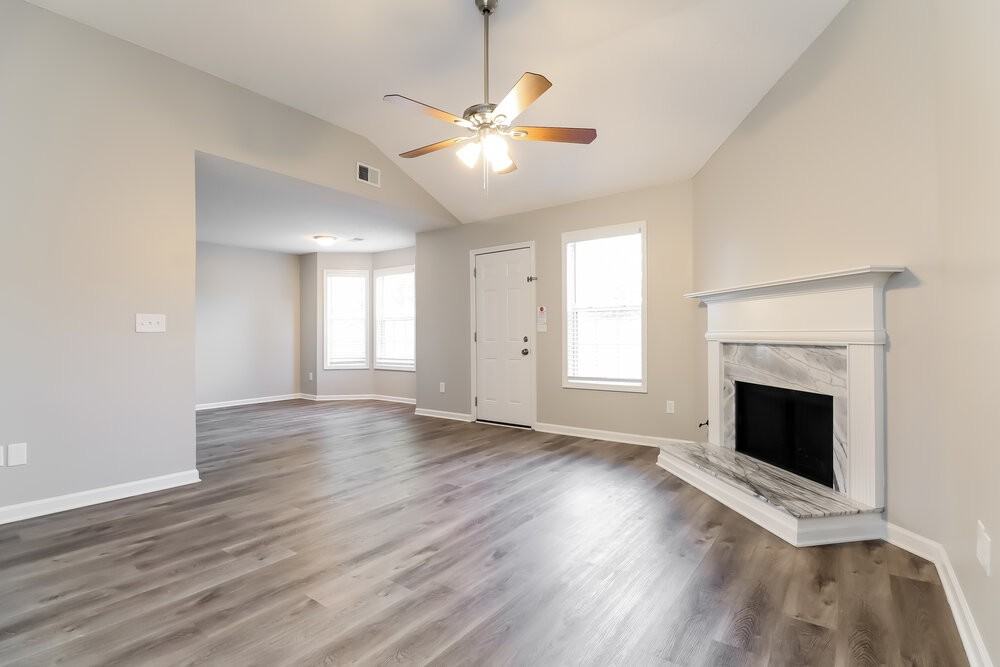 315 Kellys Walk - Photo 4 of 16