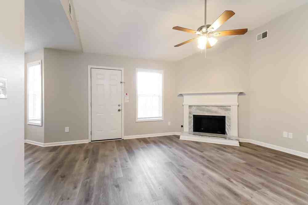 315 Kellys Walk - Photo 5 of 16