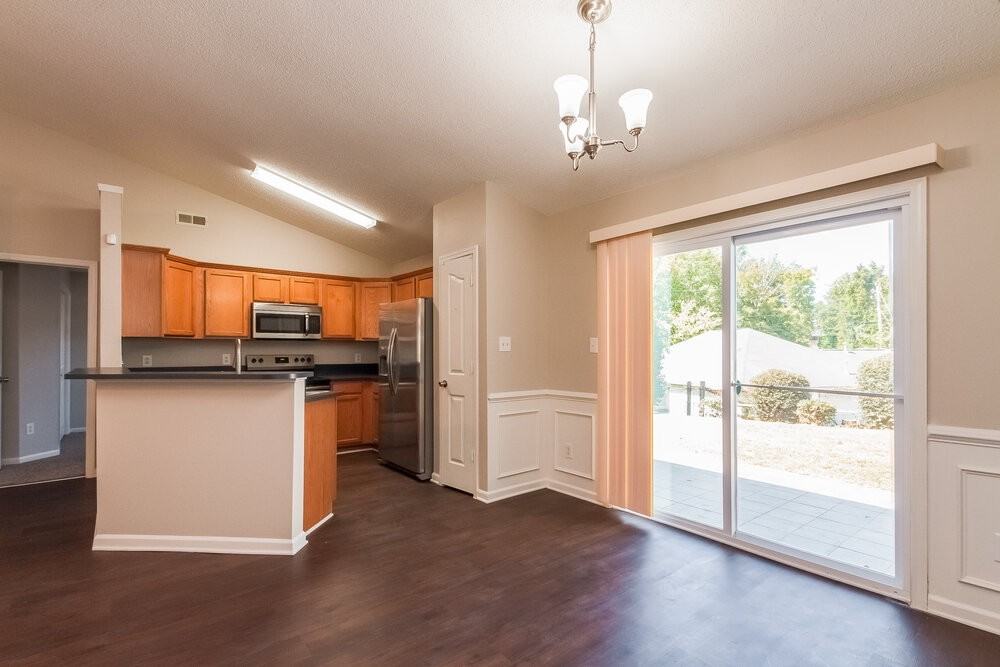 6917 Lowen Rd - Photo 7 of 17